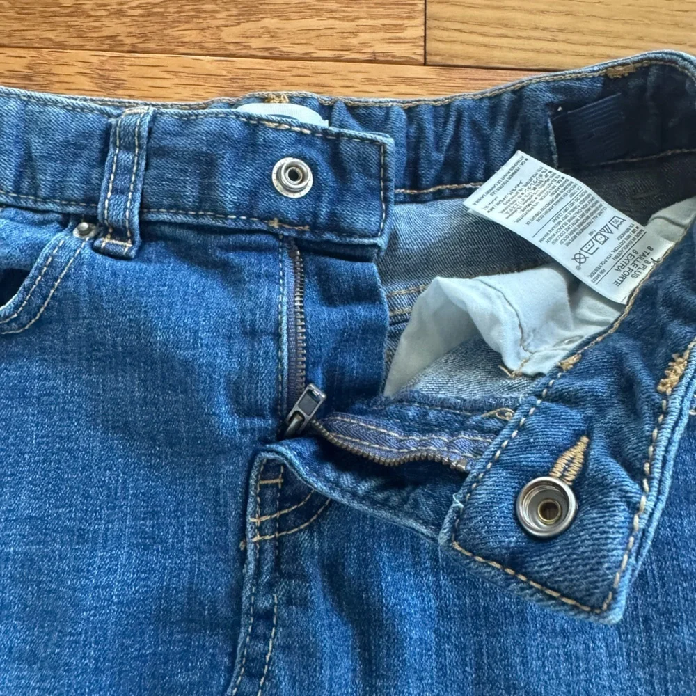 Old Navy Blue Denim Adjustable Waist Skirt Size 8 Plus Zipper Pockets Snap